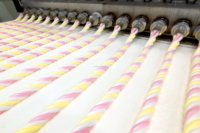 Ligne de production complète de guimauves extrudées, machine à former les guimauves sur bâtonnets