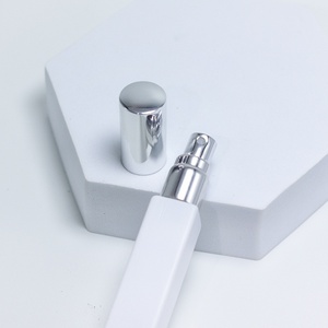 ขวดแก้วสี่เหลี่ยมขนาด 5 มล. 10 มล. 15 มล. ขวดเปล่าสำหรับน้ำหอมและน้ำมันหอมระเหย ขวดสเปรย์พร้อมฝาสีทองเงินเงา - Product Image 2