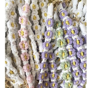 Vaso Deportivo de 40 oz con Llavero Ligero con Diseño de Flor de Margarita, Tejido a Mano y Material Metálico, Incluye Correa de Transporte - Product Image 5