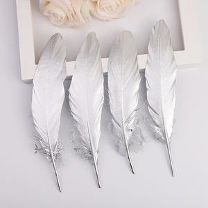 100 unids/bolsa 15-20CM pluma de ganso rígida dorada plumas DIY para manualidades atrapasueños suministros de sombrerería joyería hecha a mano - Product Image 2
