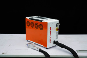 Meilleur prix 50w 100w Laser Cleaner Dérouillage 200w Portable Laser Machine de nettoyage pour le nettoyage des pièces de voiture en métal 12kg - Product Image 4