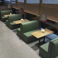 Solution complète de mobilier de restaurant sur mesure pour usage commercial : banquette double face et ensemble de canapés en cuir
