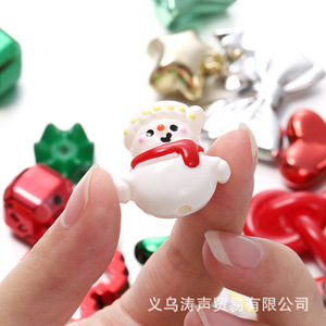 Surtido de cuentas acrílicas navideñas para hacer joyería DIY, dijes decorativos con formas de muñeco de nieve, árbol y lazo, 12 mm - Product Image 4