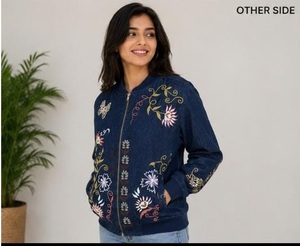Chaqueta vaquera de mezclilla para mujer de primera calidad, informal, con botones al frente, mezcla de algodón, prenda exterior elegante para uso diario, disponible a precio de mayorista. - Product Image 2