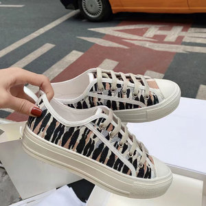 <b>Top</b> Quality Flat Designer Sneakers Women Fashion Cloth Shoes Women Casual Shoes <b>Walking</b> Style Shoes - Product Image 4