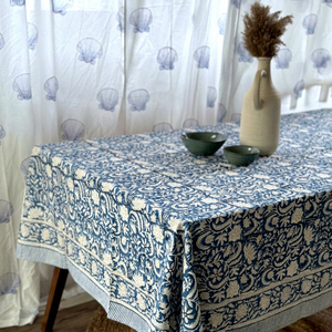 Mantel Moderno de Algodón Indio Blanco y Azul con Estampado Floral Hecho a Mano para 4-8 Personas, Tamaños Personalizables, Jaipur - Product Image 1