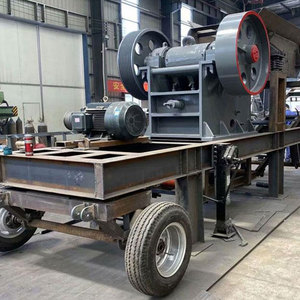 Petit concasseur de pierres à mâchoires mobile alimenté par un moteur diesel, avec criblage par vibration, pour l'Afrique - Product Image 1
