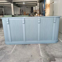 Comptoir de bar rectangulaire plat en bois à nervures élégant personnalisé pour les événements de mariage, les fêtes, la location de bar, le cabinet à vin