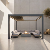 Pergola intelligente pour l'extérieur avec système de lamelles motorisées silencieuses et taille personnalisable pour la conception de jardin
