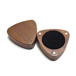 Boîte <span class=keywords><strong>de</strong></span> rangement en <span class=keywords><strong>bois</strong></span> <span class=keywords><strong>de</strong></span> noyer pour médiators <span class=keywords><strong>de</strong></span> <span class=keywords><strong>guitare</strong></span>, accessoires promotionnels DIY, vente en gros, personnalisable - Product Image 6