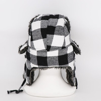 Gorro Ushanka de Piel Sintética con Orejeras y Estampado Digital, Diseño a Cuadros Buffalo, Térmico para Invierno, Actividades al Aire Libre y Viajes