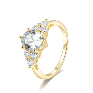 Anillo de Compromiso de Moissanita Chapado en Oro de 18K para Mujer, Corte Brillante Redondo, Engaste de Garras, Estilo Corona, Anillo de Boda Clásico - Product Image 1