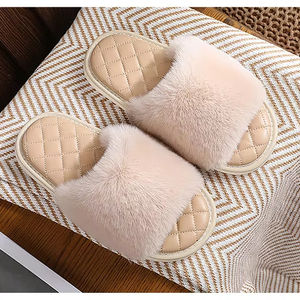 รองเท้าแตะขนกระต่ายสำหรับผู้หญิง ดีไซน์หรูหรา เป็นมิตรกับสิ่งแวดล้อม กันน้ำ ระบายอากาศได้ดี น้ำหนักเบา แบบเปิดนิ้วเท้า สีพื้น สำหรับฤดูหนาว - Product Image 1