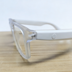 نظارات شمسية ذكية بيضاء لاسلكية بتقنية البلوتوث مضادة للضوء الأزرق مع سماعات رأس ومكبر صوت وموسيقى وتقنية الذكاء الاصطناعي، تصميم حسب الطلب - Product Image 4