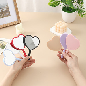 Miroir portable créatif en forme de cœur avec poignée, idéal pour le maquillage, la publicité et les cadeaux promotionnels (vente en gros) - Product Image 2