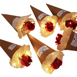 Ramo de Jabón en Forma de Cono de Helado con Perlas Románticas, Cono de Rosas Rojas, Regalo para el Día de San Valentín, Día de la Madre, Cumpleaños, Aniversario - Product Image 6