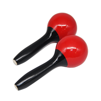 Maracas en bois, têtes sphériques rouges, poignées coniques noires, balle de sable colorée surdimensionnée de style dessin animé