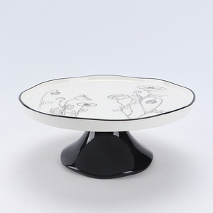 Piatto da <span class=keywords><strong>Cena</strong></span> Rotondo in Ceramica Bianca con Disegni Floreali Neri, Elegante Stoviglie con Motivo Floreale Disegnato a Mano - Product Image 3