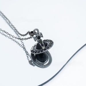 <span class=keywords><strong>Collana</strong></span> con Catene e Ciondolo a Forma di <span class=keywords><strong>Saturno</strong></span> e Stella alla Moda all'Ingrosso per Donna e Uomo, Girocollo in Metallo per Donna, Orecchini e Gioielli - Product Image 3