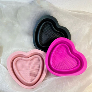 Limpiador de Brochas de Maquillaje de Silicona Plegable en Forma de Corazón, Almohadilla de Limpieza, Tapete para Limpiar Borlas de Polvo, Herramienta de Belleza Cosmética para Uso Doméstico - Product Image 3
