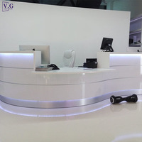 Comptoir de réception moderne sur mesure, design brillant blanc avec rayures argentées, 1 place, pour petit bureau