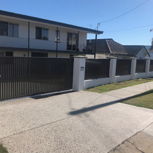 Clôture horizontale en alliage d'aluminium noir avec embouts de poteaux et pointes, écologique, <span class=keywords><strong>pour</strong></span> jardin avant, villa, aspect moderne et luxueux - Product Image 3