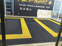 Dalles de sol modulaires en PVC antidérapantes à clipser, modernes, durables, résistantes aux chocs, réutilisables pour l'atelier de detailing automobile et l'utilisation en intérieur
