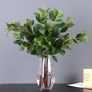 Decorazione da Tavolo con Fiori Artificiali, Ornamento Transfrontaliero, Ramo Singolo con Foglie di <span class=keywords><strong>Eucalipto</strong></span> Artificiale 140cm - Product Image 1