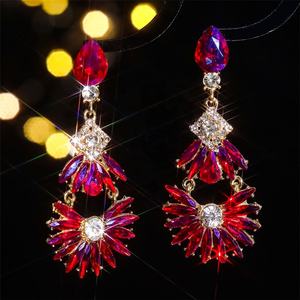 Pendientes Largos de Diseño Geométrico de Alta Gama Europeos y Americanos Evergreat, Chapados en Oro, con Cristales de Colores y Diamantes de Imitación - Product Image 4