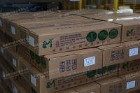 Fil à broder en polyester BPM 120D/2, couleurs en stock, carte de 5000 yards, emballage