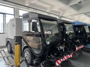New High quality CE certificate diesel <b>sweeper</b> Industrial Road <b>Sweeper</b> with Engine and Motor for Sale - Product Image 4