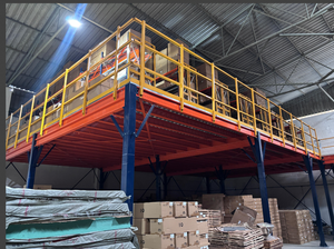 Rodillos para estanterías de servicio pesado de acero pulido apilables, sistema de estanterías de acceso directo para palets, sistema de entrepiso azul con capacidad de carga de 1000 kg/m² - Product Image 2