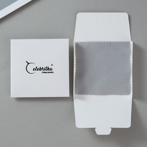 Paño de Limpieza de Joyas de Microfibra Plateada con Logotipo Personalizado para Anillos y Collares, Empaquetado Individualmente - Product Image 5