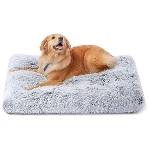 ぬいぐるみの犬の木枠のベッド睡眠と不安を和らげるためのふわふわの居心地の良い犬小屋パッド、滑り止めの底が付いている洗える犬のマット