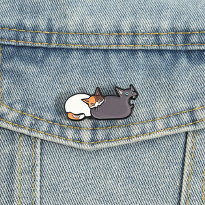 Pin Enamel Kartun Kucing Ganas Lucu, Bros Kucing Menggigit, Grosir, Lencana Kerah, Perhiasan Hewan Imut - Product Image 1