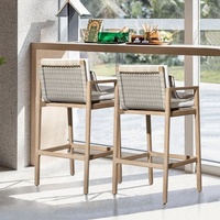 Ensemble de tabourets de bar modernes pour terrasse, avec assise en corde tressée grise, finition grain de bois, structure en aluminium