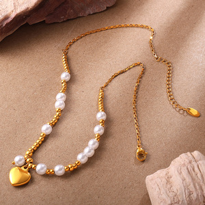 Collier en acier titane avec imitation de perles en forme de cœur, fait à la main, chaîne claviculaire, style léger et luxueux, polyvalent, pour femmes - Product Image 4