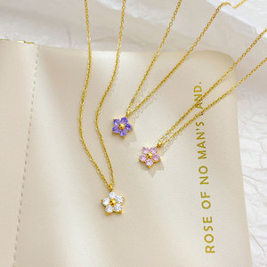 <span class=keywords><strong>Collana</strong></span> con Ciondolo a Fiore <span class=keywords><strong>di</strong></span> Margherita in Zirconi, Stile Fashion <span class=keywords><strong>di</strong></span> Tendenza, in Acciaio Inossidabile Placcato Oro 18K PVD - Product Image 1