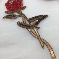 Applique de fleur rouge rosée perlée personnalisée à faire soi-même pour la décoration de robes