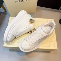 2026 Baskets décontractées de luxe originales de créateur rétro pour hommes et femmes, chaussures d'été et d'hiver, rehaussantes, en maille pour la marche