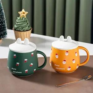 Wholesale Christmas Cups Red Green With Ceramic Lid And Spoon Reusable Festival Ceramic Cup gift