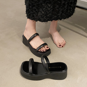 Nouvelles pantoufles tendance 2025 à semelle épaisse, grande taille, coupe droite, motif pour femme, idéales pour l'été décontracté - Product Image 4