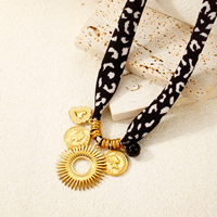 Collier tendance DIY en soie avec pendentif soleil en acier inoxydable plaqué or et pierres de synthèse, chaîne à maillons, unisexe, idéal pour un anniversaire