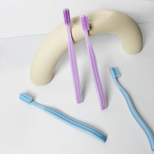 Vente en gros de 2 brosses à dents jetables en plastique <span class=keywords><strong>ultra</strong></span>-douces pour un usage domestique, colorées - Product Image 3