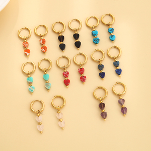 Ohrringe aus Edelstahl, Wasserdicht, Vergoldet, Kreisförmige Creolen, Naturstein-Herz-Anhänger, Schmuck - Product Image 1