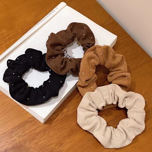 Élastique à cheveux style coréen marron avec strass, accessoire pour queue de cheval pour femme, usage quotidien, scrunchie en tissu élastique - Product Image 1