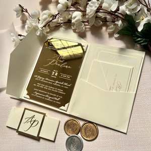 Invitation de <span class=keywords><strong>mariage</strong></span> en acrylique miroir doré gravure laser élégante chic luxueuse personnalisée avec cartes QR Code Rsvp et ceinture - Product Image 1