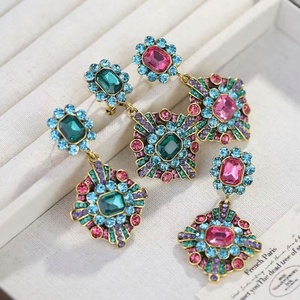 Pendientes Largos de Estilo Vintage, Chapados en Oro de 18K, con Circonita Antigua, Diseño Geométrico de Alta Gama para Fiesta - Product Image 3