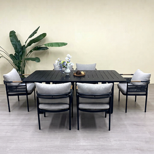 Ensemble de salle à manger d'extérieur moderne pour six personnes avec structure en métal noir, dossier en rotin et coussins gris clair, mobilier de jardin - Product Image 2