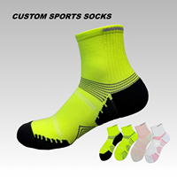 Chaussettes de sport personnalisées OEM de haute qualité avec logo, chaussettes athlétiques professionnelles à séchage rapide, chaussettes en tissu éponge durables et amortissantes, chaussettes de course pour l'entraînement